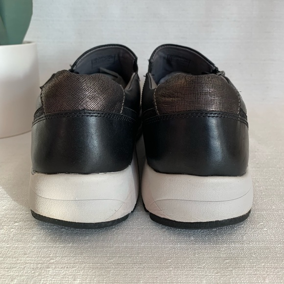 Aravon Pyper Black Leather Side Zip Comfort Slip On Sneakers Woman’s 9.5M - Picture 12 of 15